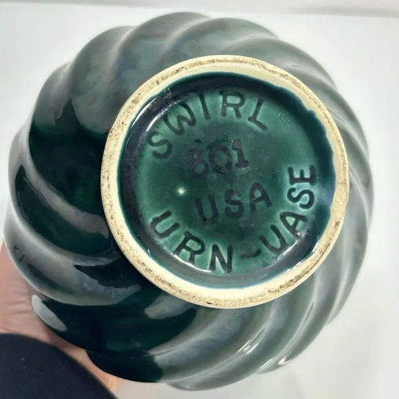 Vintage MCM USA Ceramic Green White Glaze Swirl Urn Vase - Picture 4 of 9